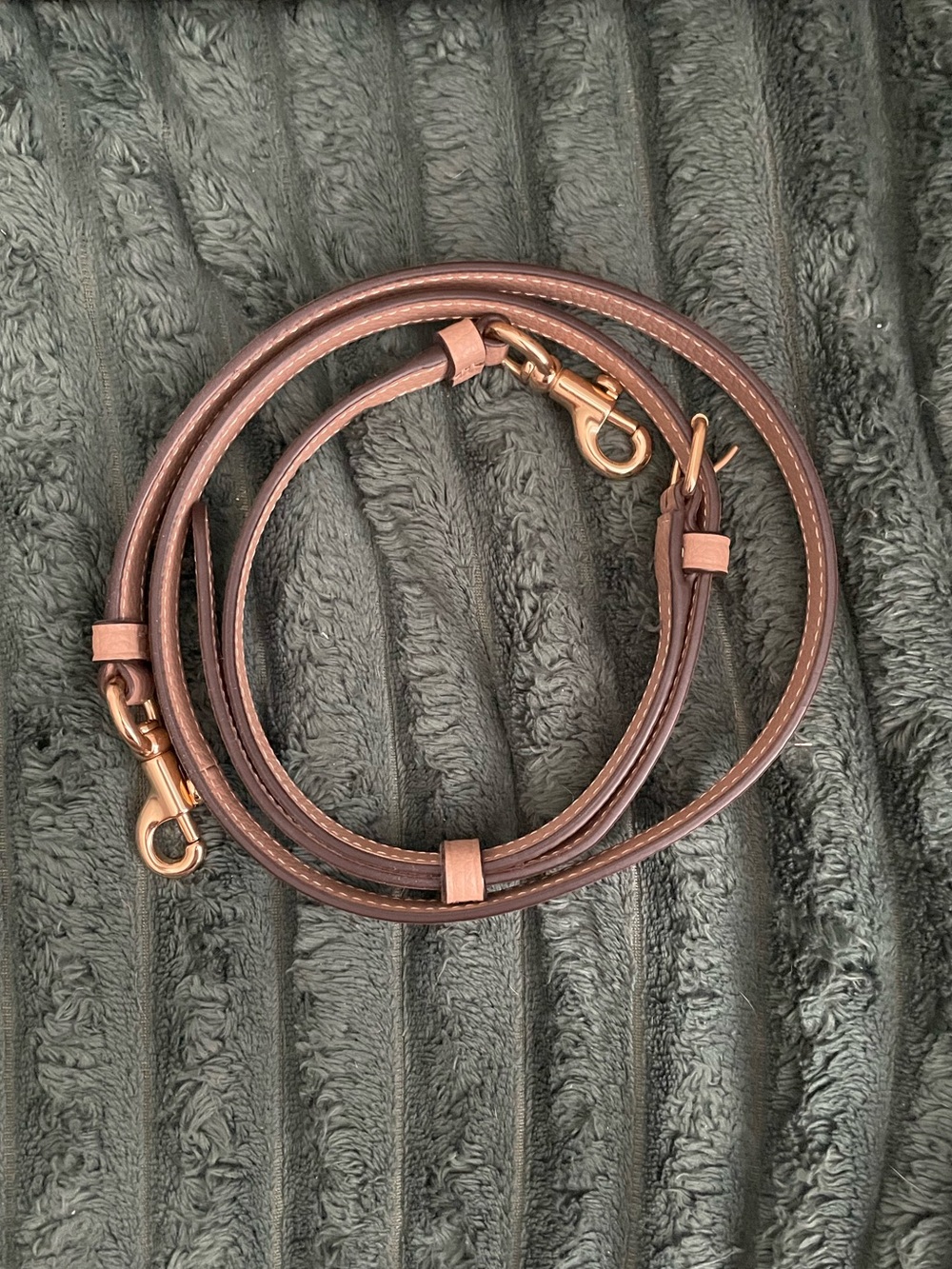 Coach Mollie 25 in Pebbled Leather Taupe - Picture 7 of 9